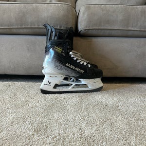2023 Bauer Vapor Hyperlite 2 Hockey Skates Regular Width Pro Stock 8.25 custom(Used)