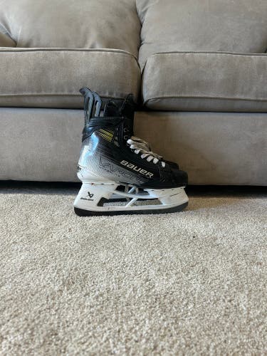 2023 Bauer Vapor Hyperlite 2 Hockey Skates Regular Width Pro Stock 8.25 custom(Used)