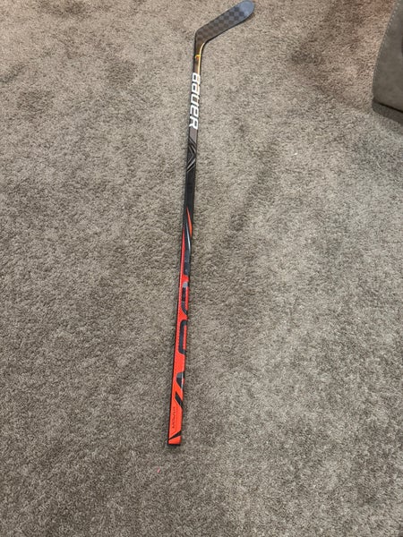 Senior Bauer Vapor FlyLite Right Handed Hockey Stick P28M Pro Stock (New)