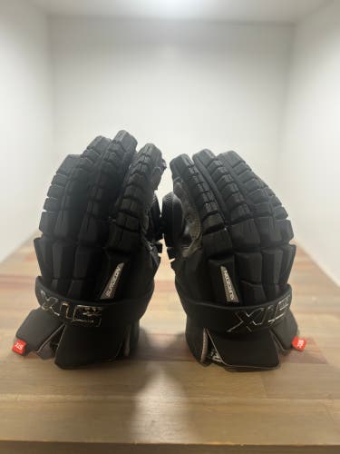 STX Surgeon RZR2 Lacrosse Gloves Medium (Used)