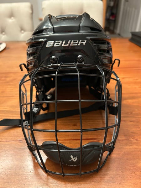 Small Bauer Re-Akt 155 Helmet (Used)