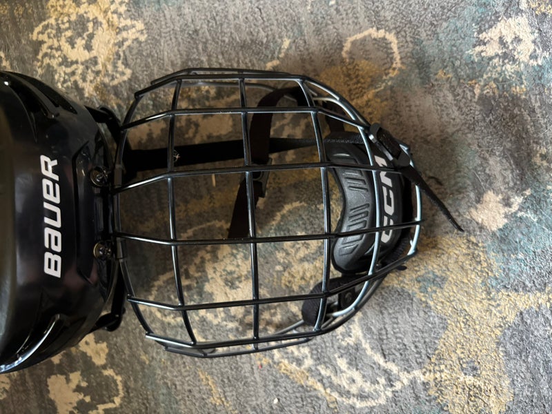 Large Bauer Helmet (Used)