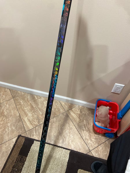 Senior right hand p28 65 flex Bauer twitch hockey (used)