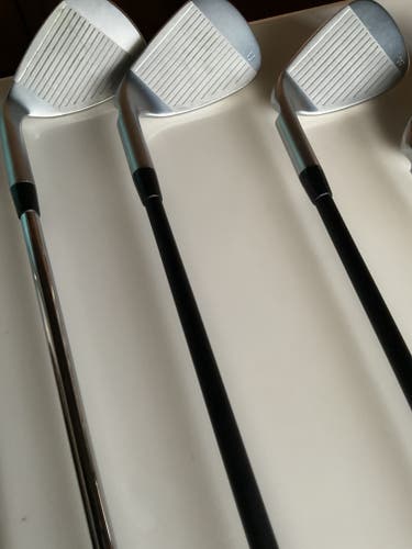 Men's 2025 Ping G440 Right Handed Iron Set (6 Clubs) #6 - #9, PW, GW Graphite Shaft (Used)