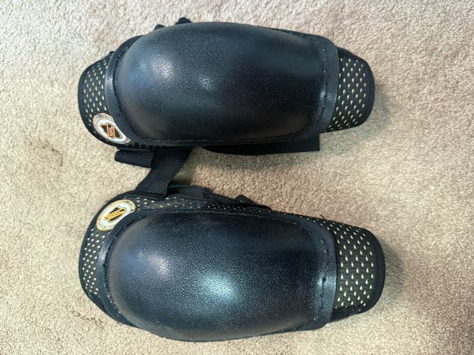 Large Youth Elbow Pads (Used)