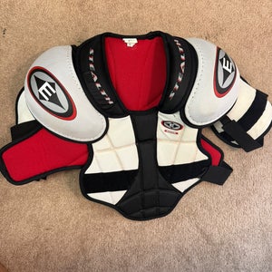 Youth Medium/Large Easton Shoulder Pads (Used)