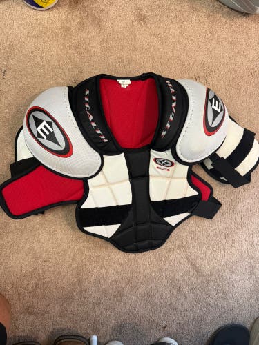Youth Medium/Large Easton Shoulder Pads (Used)