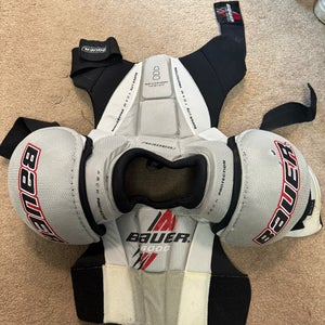 Youth Medium/Large Bauer Shoulder Pads (Used)