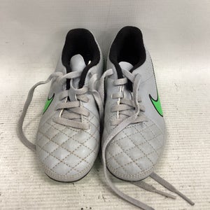 Used Nike Soccer Cleats Grey Youth 10.0 11851-S000038201