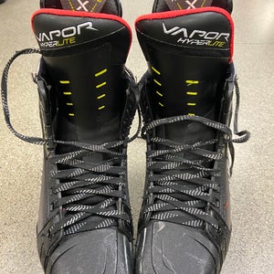 Bauer Vapor Hyperlite Hockey Skates Size 6.5 (Used)