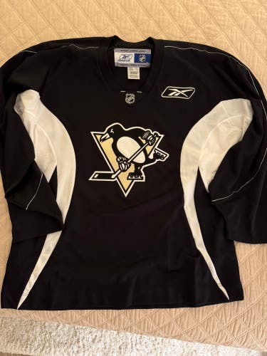 Pittsburgh Penguins Pro Stock Black Size XL Men's Reebok Practice Jersey (New)
