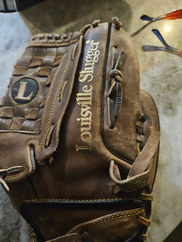 2014 Louisville Slugger RH Outfield LPS5 Baseball Glove 13.5" (Used)