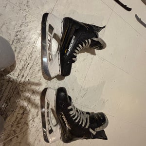 2024 Bauer Supreme M5 Pro Hockey Skates Regular Width 6.5 (Used)