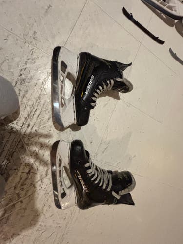 2024 Bauer Supreme M5 Pro Hockey Skates Regular Width 6.5 (Used)
