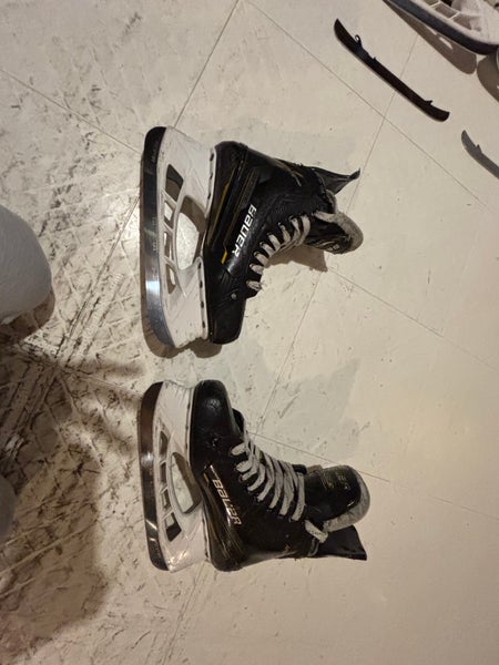 2024 Bauer Supreme M5 Pro Hockey Skates Regular Width 6.5 (Used)