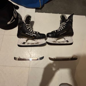2024 Bauer Supreme M5 Pro Hockey Skates Regular Width 7.5