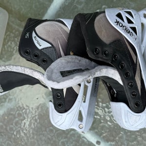 Reebok 5K Hockey Goalie Skates Size 3.5 (Used)