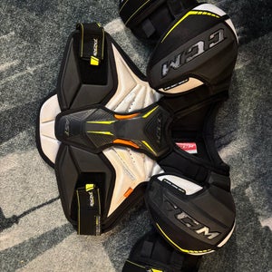 Medium Senior CCM Super Tacks AS1 Shoulder Pads (Used)