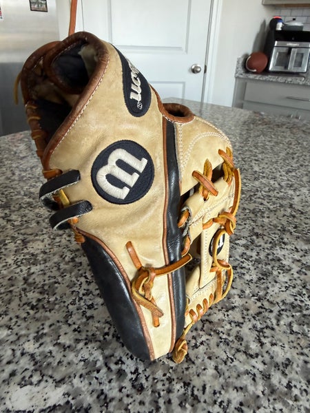 2023 Wilson A2000 1787 RH Infield Baseball Glove 11.75" (Used)