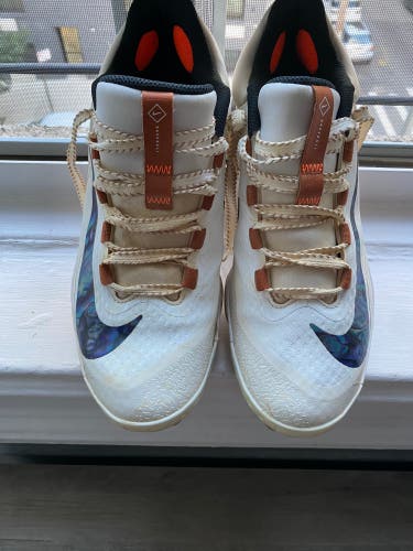 White Men's Size M 8.0 (W 9.0) Adult Nike Nike alpha huarache elite 4 Low Top Molded Cleats (Used)