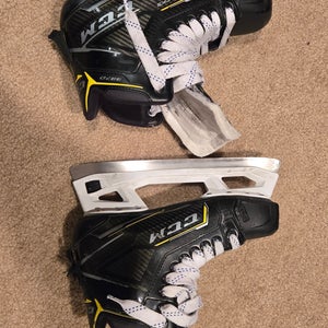 CCM Super Tacks 9370 Hockey Goalie Skates Regular Width 6 (Used)