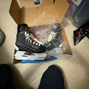 Vic Hockey Skates (New) kids size 1