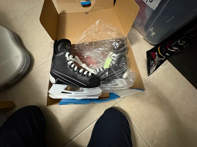 Vic Hockey Skates (New) kids size 1