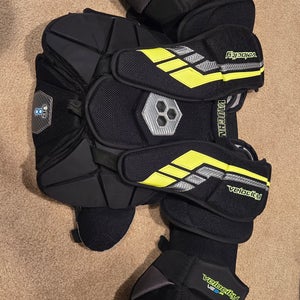 Medium/Large Vaughn Velocity VE8 Junior Goalie Chest Protector (Used)