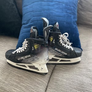 2024 Bauer Vapor Hyperlite 2 Hockey Skates Regular Width Size 4 (Used)