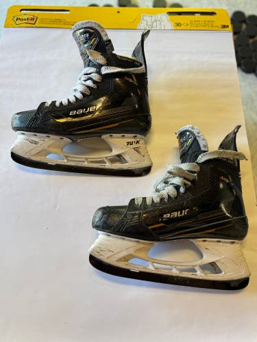 Bauer Supreme M5 Pro Senior Size 10 Fit 2 Skates (Used)