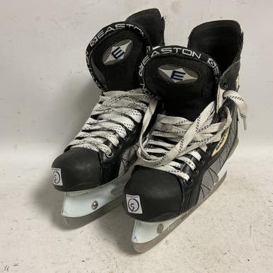 Used Easton ULTRA LITE Intermediate Hockey Skate Intermediate 5.0 11855-S000191284