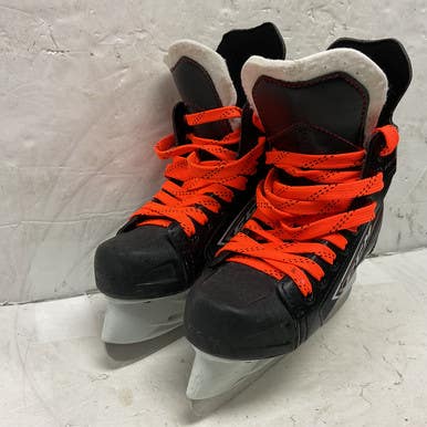 Used CCM JETSPEED FT440 Junior Hockey Skate White/Black/Red Junior 01 11855-S000191377
