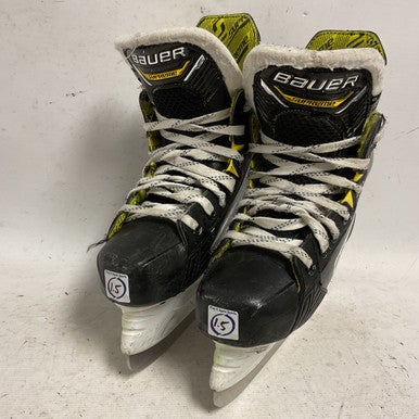 Used Bauer SUPREME M4 Junior Hockey Skate Junior 01.5 11855-S000191304