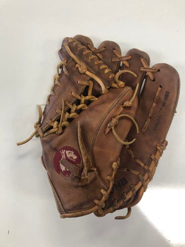 Nokona Walnut W-1150 RH Infield Baseball Glove 11.5" (Used)