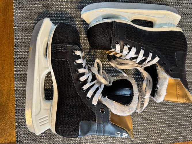 Youth Hockey Starter Set – Bauer Skates (JR1) + DR Gloves (8”)