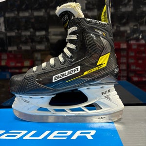 Used Bauer Supreme Ignite Pro Intermediate 4.5D Skates