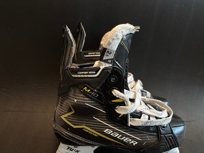 2024 Bauer Supreme M40 Hockey Skates Regular Width Size 2.5 (Used)