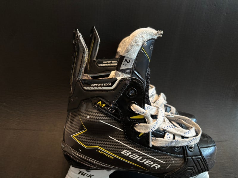 2024 Bauer Supreme M40 Hockey Skates Regular Width Size 2.5 (Used)