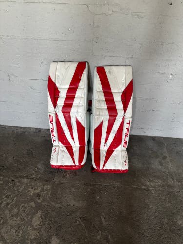 33" 2023 True Catalyst 7X3 Goalie Leg Pads (Used)