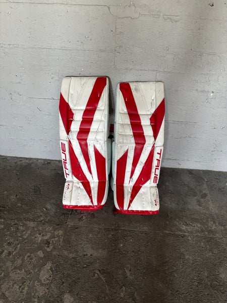 33" 2023 True Catalyst 7X3 Goalie Leg Pads (Used)