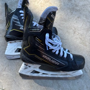 2024 Bauer Supreme M40 Hockey Skates 7 (Used)
