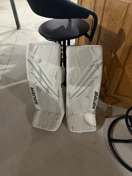 XS Bauer Hyperlite Goalie Leg Pads (Used)