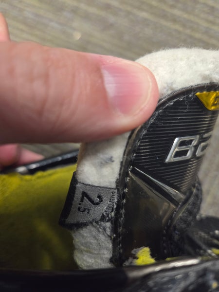 Bauer Supreme 3S Hockey Skates Regular Width Size 2.5 (Used)