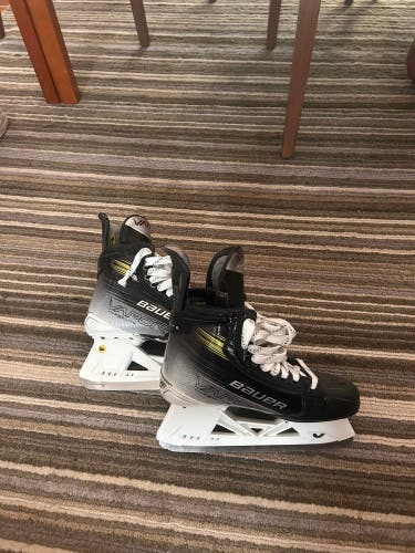 2023 Bauer Hockey Skates 9.5 (New)