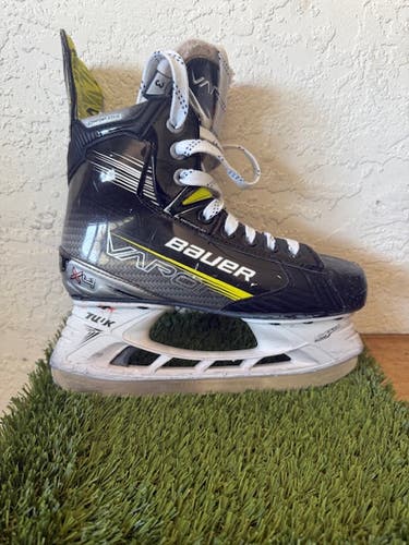 2024 Bauer Vapor 4 Hockey Skates Regular Width Size 3 (Used)
