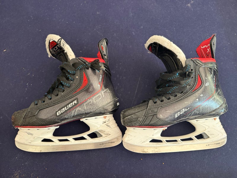 2023 Bauer Vapor 3X Pro Hockey Skates Regular Width Size 5.5 (Used)