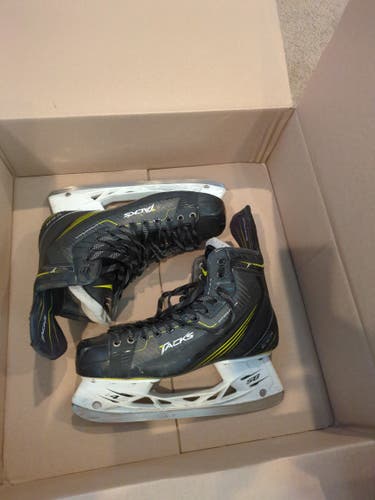 2012 CCM Tacks Hockey Skates Wide Width 11 (Used)