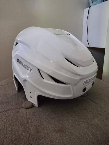 Large Bauer Hyperlite 2 Helmet (Used)