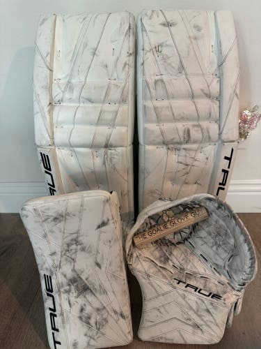 33" 2023 True 9X3 Regular Goalie Full Set (Used)