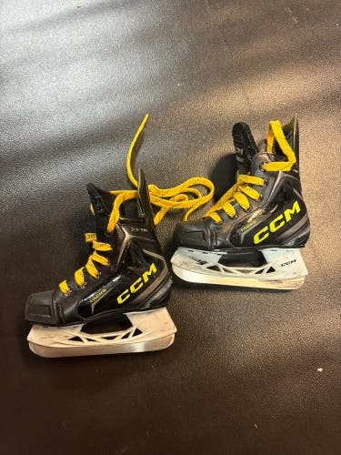 CCM Tacks XF 80 Hockey Skates 9 (Used)
